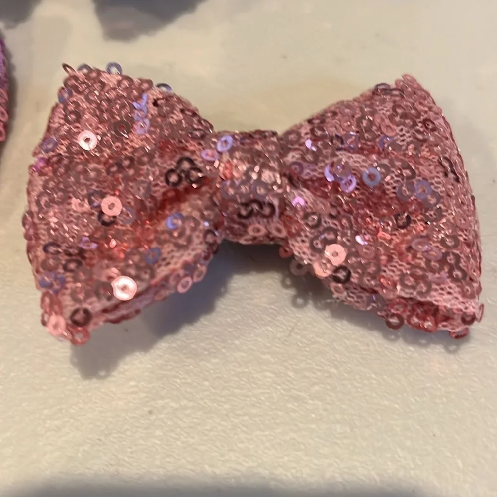 Set of 7.  Girls hair bows.  Alligator clips. 3 inches long.  Sparkly